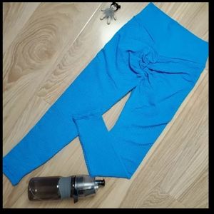 Blue scrunch butt honeycomb leggings size small